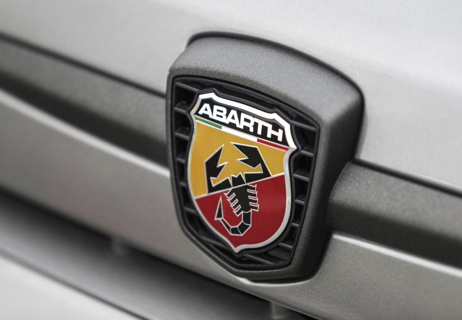 Abarth машина значок