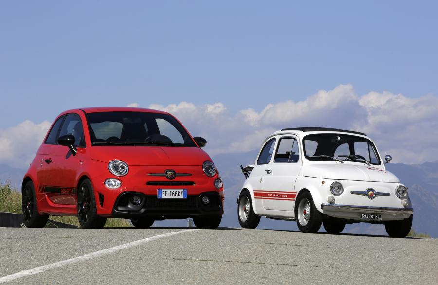 Old vs new. Fiat 500 1 поколение. Fiat 500 old. Fiat 500 Abarth old. Abarth vs Fiat.