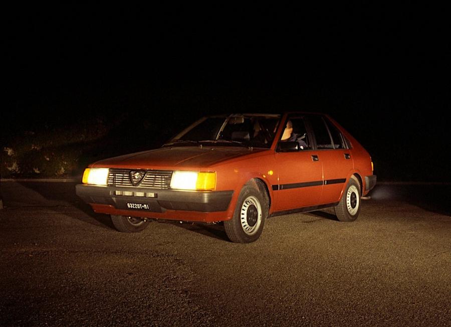 Alfa Romeo Arna SL в кузове 920, выпускаемого с 1983 года по 1987 год ...