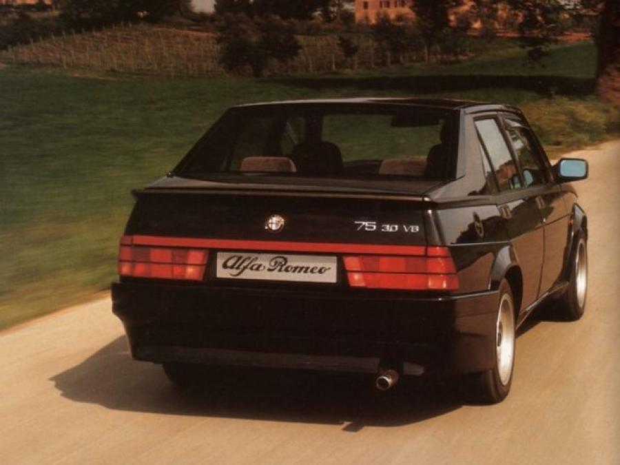 B 1988. Alfa Romeo 75 Milano. Альфа Ромео 75 Милано. Alfa Romeo Модельный 75. Авто Альфа Ромео 75 Полицейская.