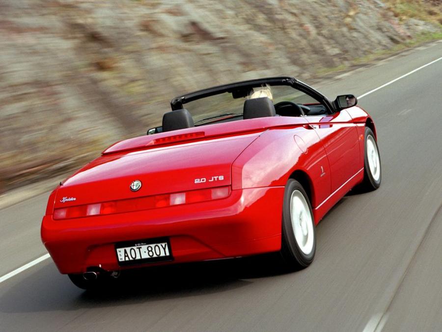 Alfa Romeo Spider 916