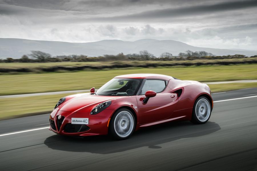 Альфа ромео модельный ряд фото Alfa Romeo 4C в кузове 960, выпускаемого с 2013 года по 2019 год для рынка Всего