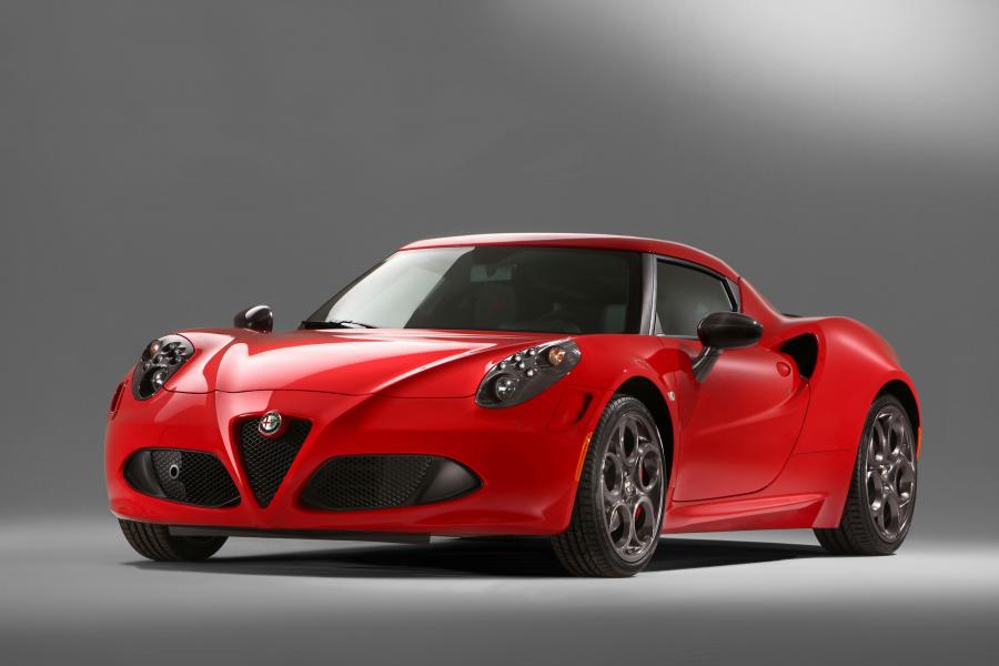 Альфа ромео красная фото Alfa Romeo 4C Launch Edition в кузове 960, выпускаемого с 2013 года по 2014 год 