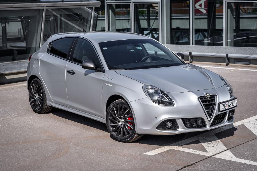 Альфа ромео джульетта фото Alfa Romeo Giulietta QV Line в кузове 940 2014 года выпуска для рынка Всего мира