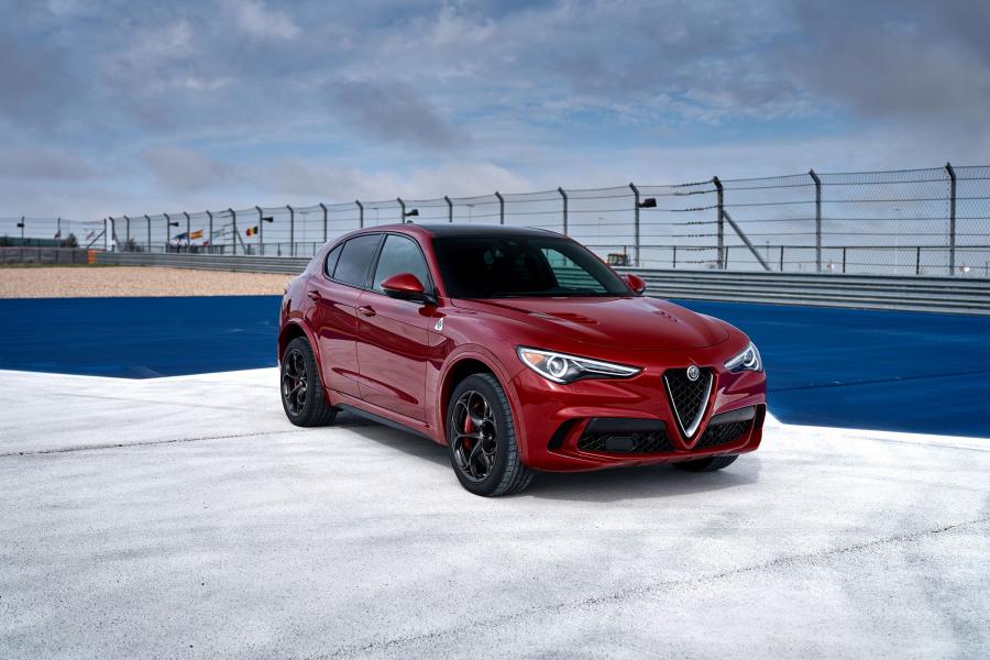 Альфа стельвио фото Alfa Romeo Stelvio Quadrifoglio в кузове 949 2018 года выпуска для рынка США и К