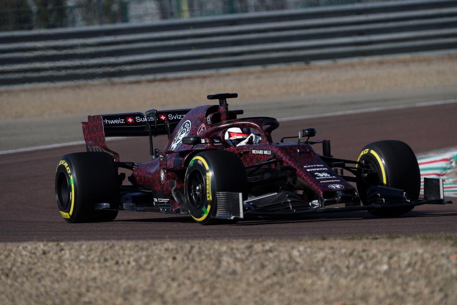 Alfa Romeo C38 with a Special Love Livery 2019 года выпуска. Фото 1 ...