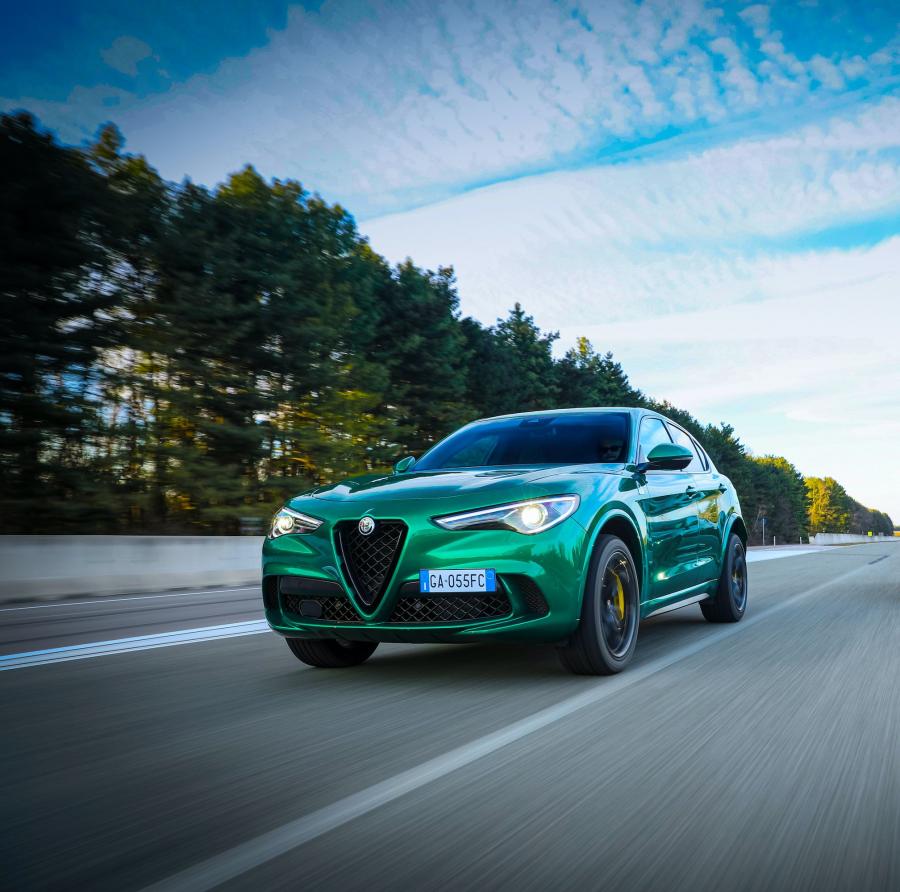 Alfa romeo stelvio quadrifoglio фото