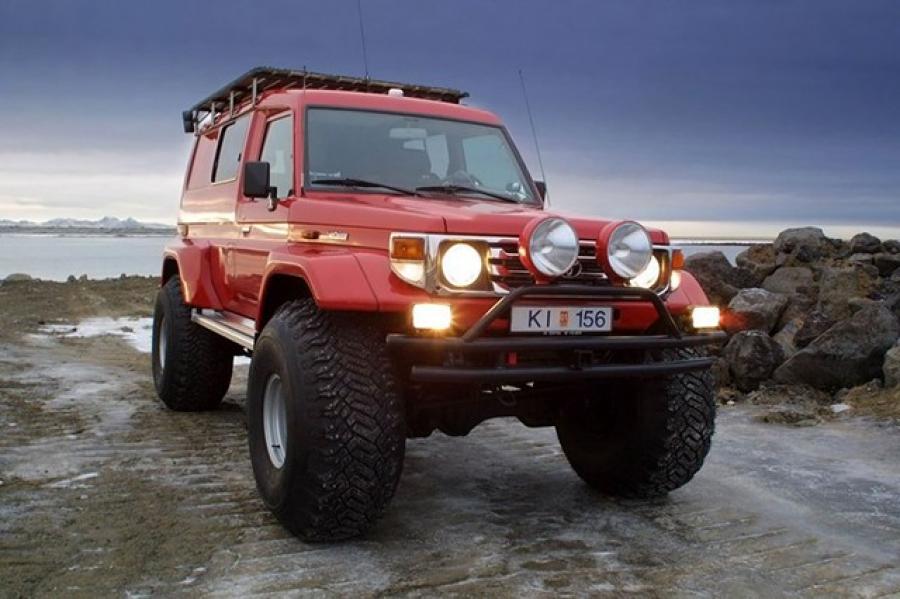 Toyota Land Cruiser 76 офф роад