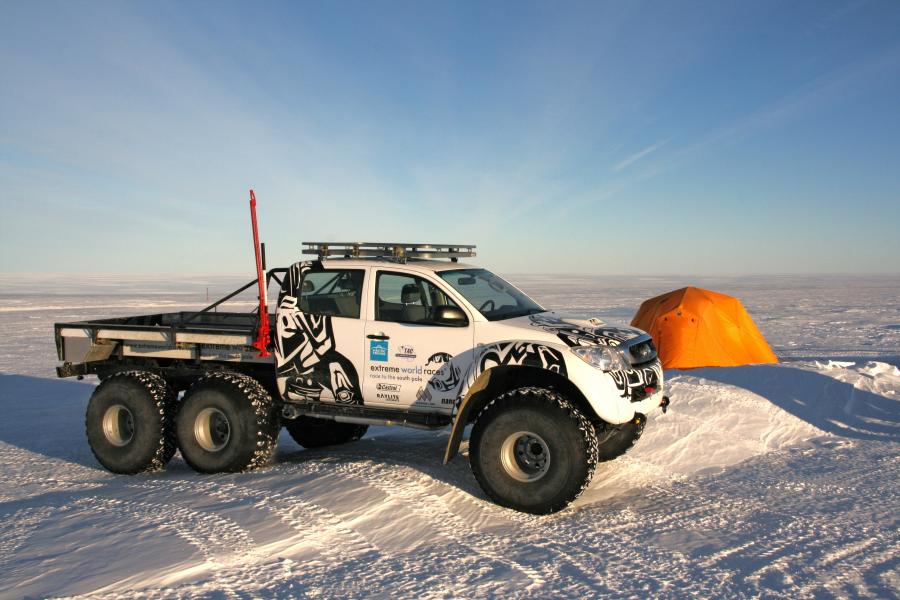 Toyota Hilux Arctic Trucks 44