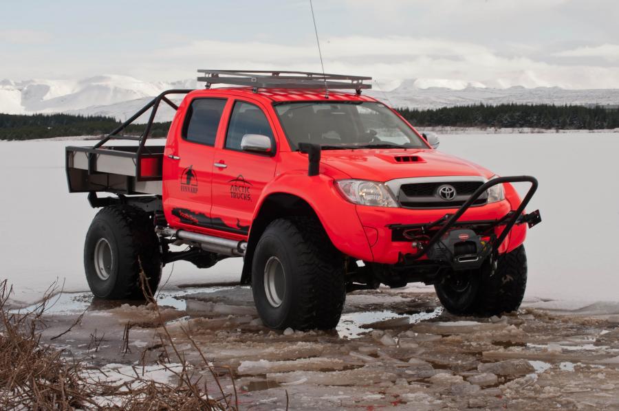 Toyota Hilux Arctic Trucks at44