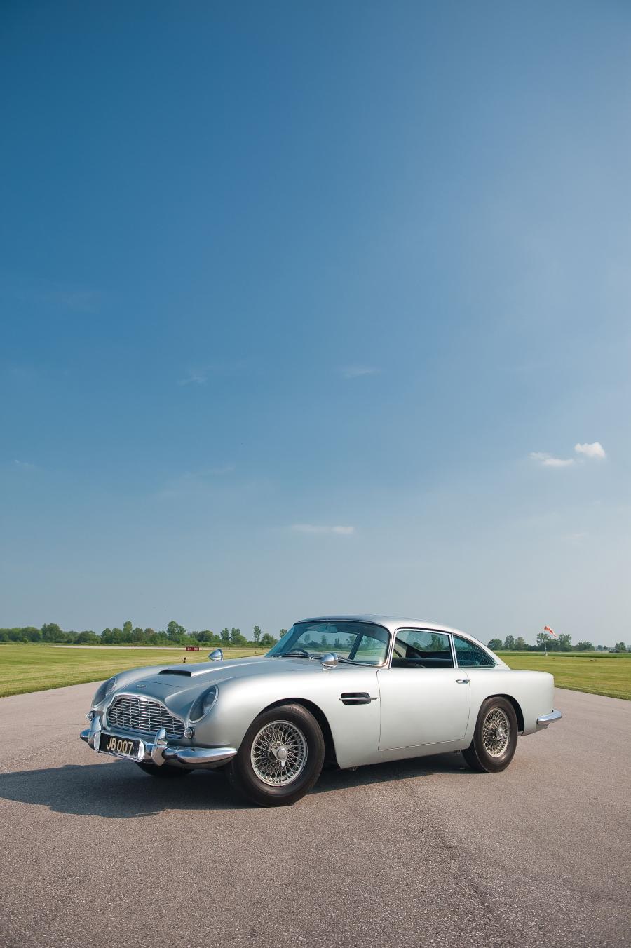 Aston Martin db5 автомобиль Джеймса Бонда