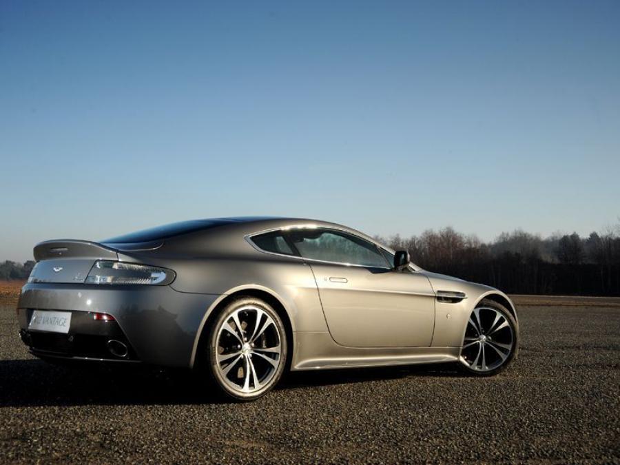 Aston Martin v12 Vantage 2009