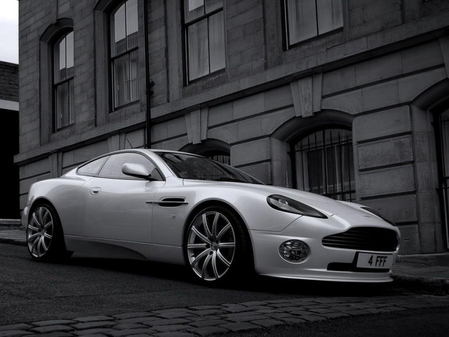 Aston Martin v12 Vanquish