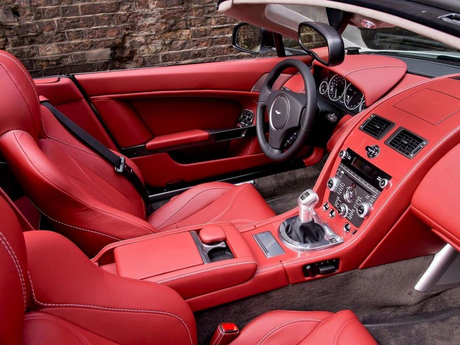 Aston Martin Vantage v12 Interior