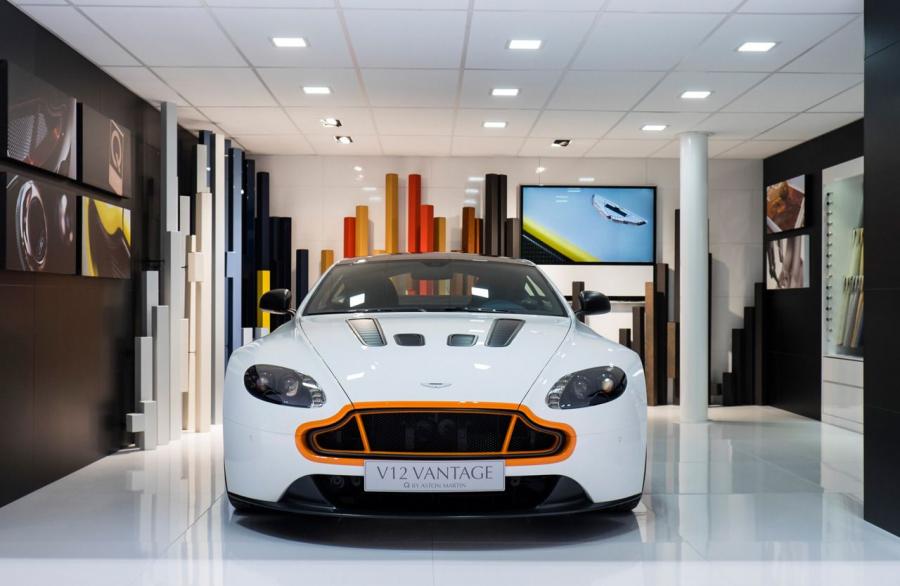 Aston Martin Vantage v12 Interior