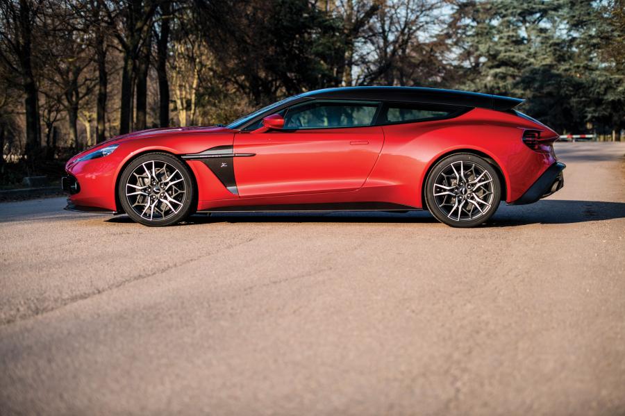 Aston Martin Vanquish Zagato shooting Brake салон