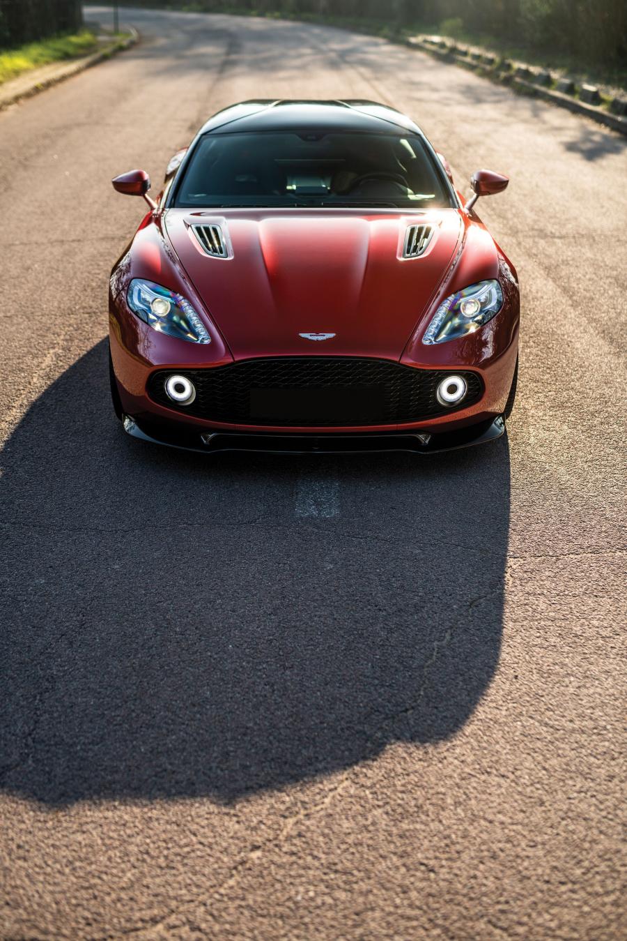 Aston Martin Vanquish Zagato shooting Brake салон