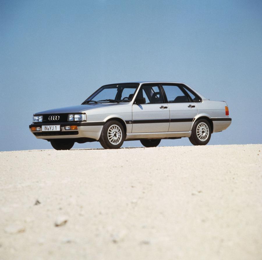 Audi 90 Quattro в кузове B2, выпускаемого с августа 1984 года по март 1987  годa. Фото 1. VERcity