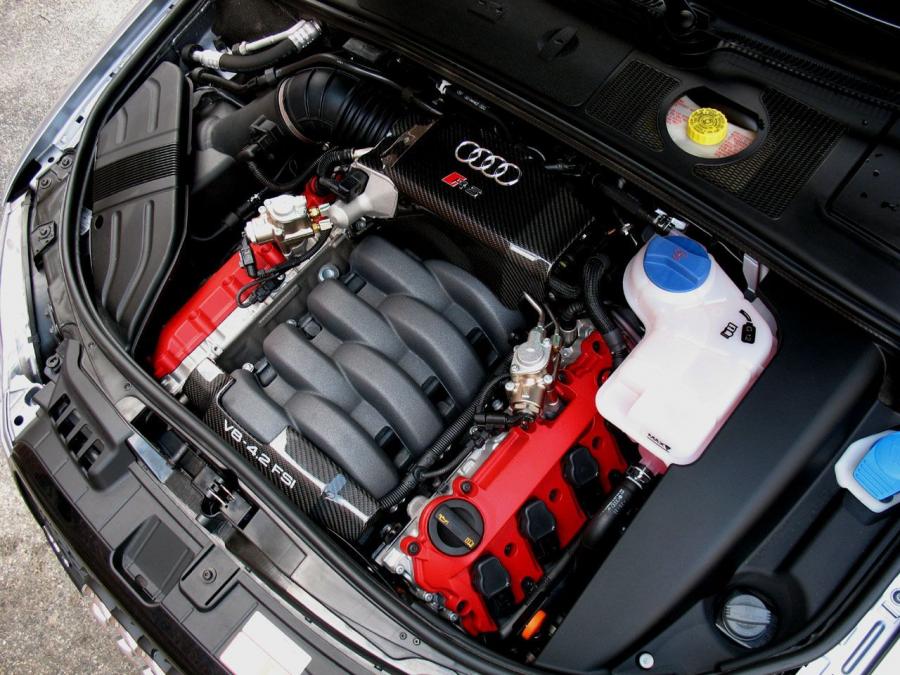 B 7 5. Audi rs4 engine. Audi rs4 b7 двигатель. Audi rs4 b5 моторный отсек. Подкапотное пространство Audi rs4 b8.