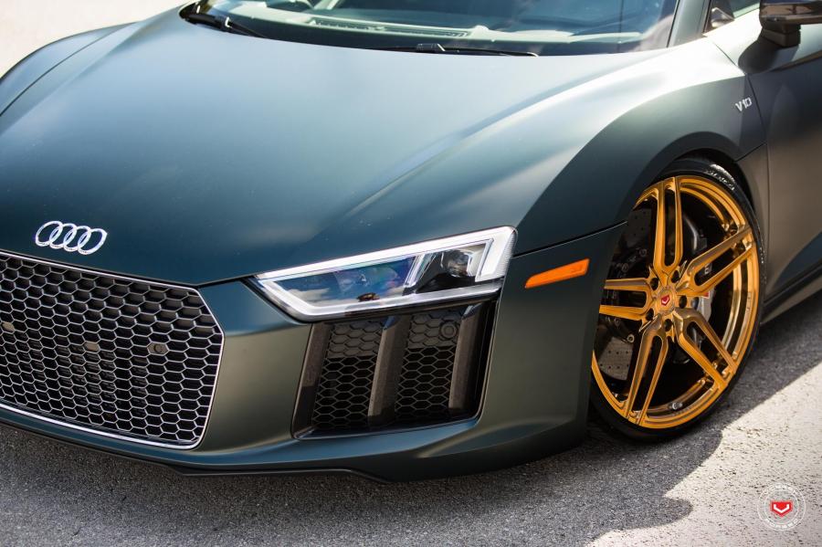 Audi r8 Gold