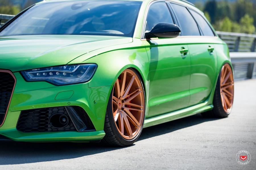 Салатовая Ауди rs6 c6