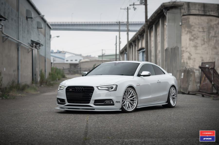 Ауди s5 Vossen черная