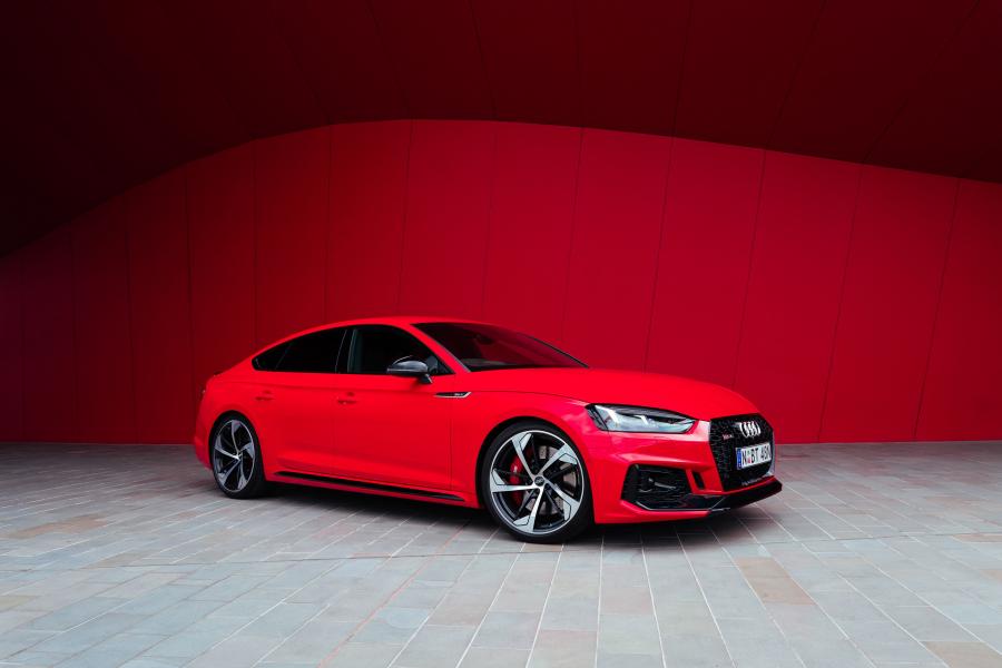 Audi rs5 Red