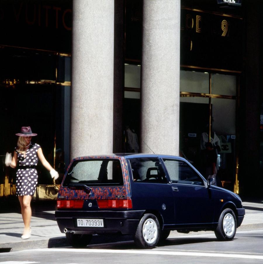 Autobianchi Y10 Mia в кузове 156, выпускаемого с 1993 года по 1994 год.  Фото 1. VERcity