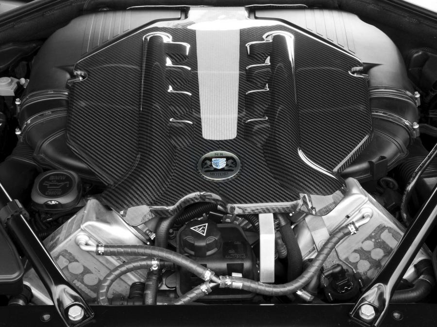 Двигатель бмв 750. BMW nr7s. BMW f02 750li v6 двигатель. БМВ 7 2011 4.4 битурбо. Турбо БМВ 7.