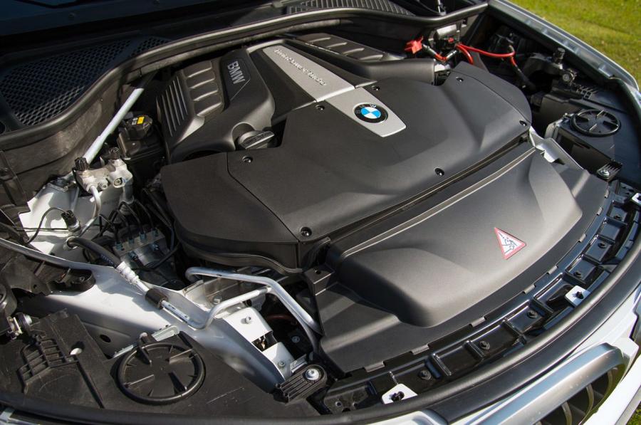 Bmw x6 двигатели. BMW x6 f16 мотор. BMW x6 f 16 двигатель. БМВ x6 XDRIVE 35i 2008 двигатели. БМВ 6 мотор 4 и 4.