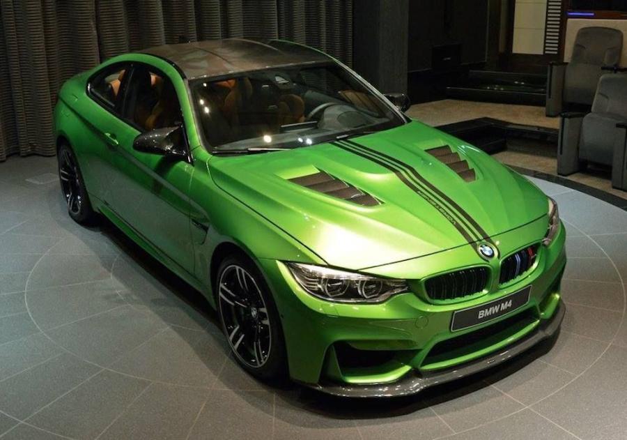 BMW m4 темно зеленая