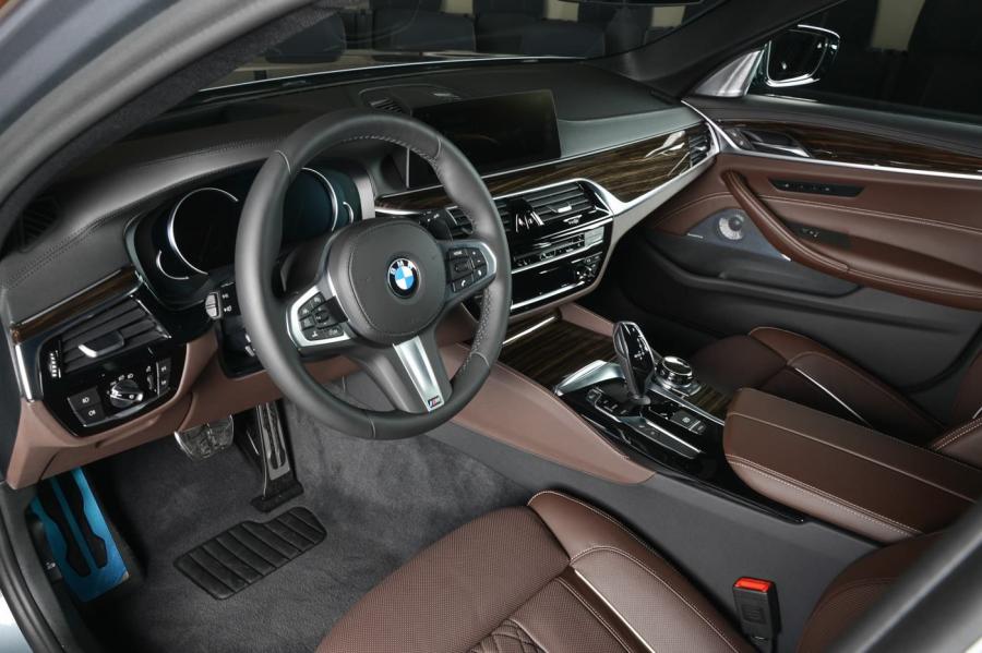 Интерьер BMW 540i M Performance by 3D Design 2018 года (фото 22 из 22). 