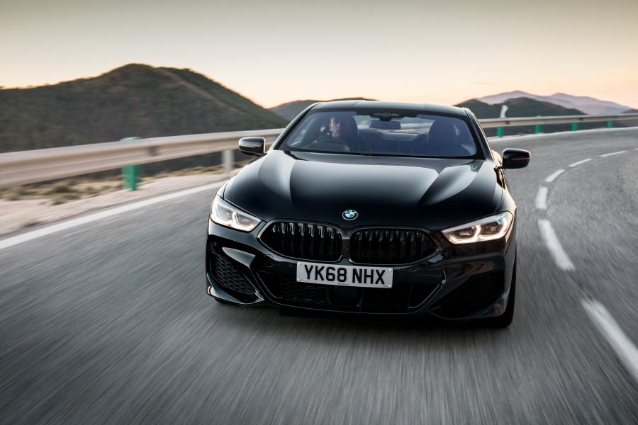 BMW 8 Series g15 черная