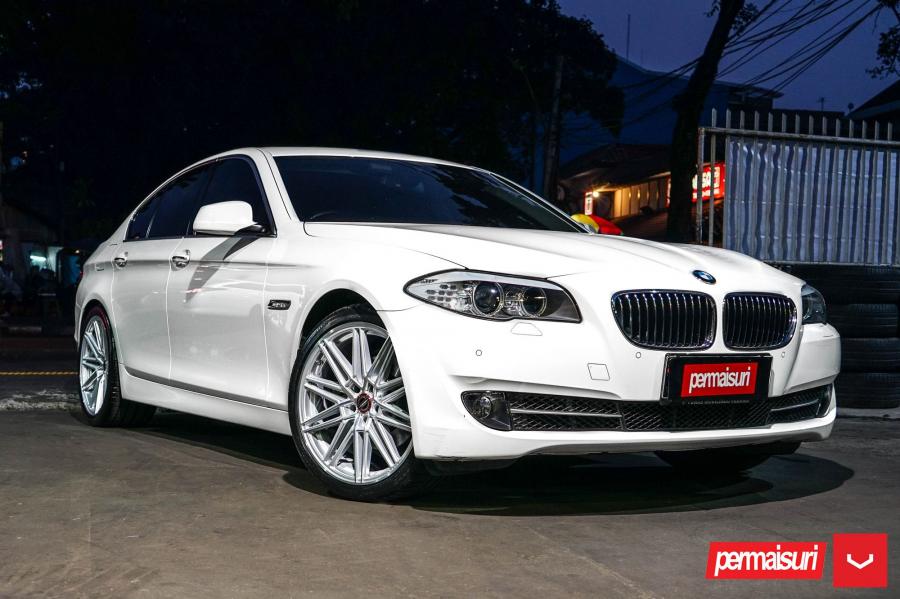 BMW 520i Sedan by Permaisuri on Vossen Wheels (CV10) 2019 года выпуска ...