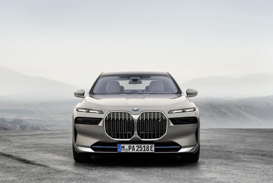  BMW i7 xDrive60 (G70) 2022 года  (фото 2 из 24)