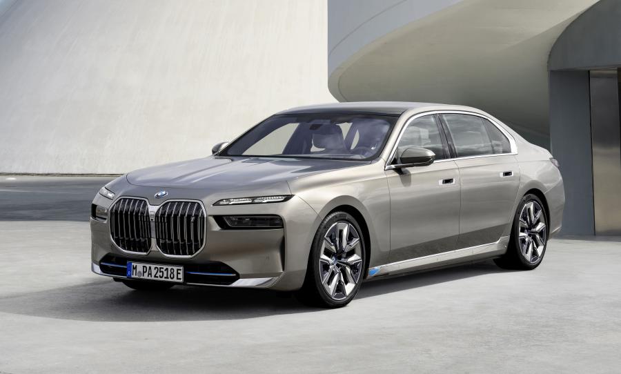 BMW i7 xDrive60 (G70) 2022 года  (фото 4 из 24)