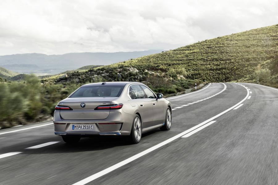 BMW i7 xDrive60 (G70) 2022 года  (фото 10 из 24)