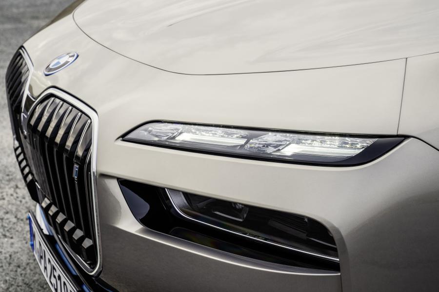 Детали экстерьера BMW i7 xDrive60 (G70) 2022 года  (фото 11 из 24)