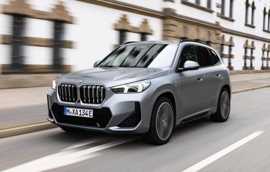  BMW iX1 2022 года  (фото 1 из 6)