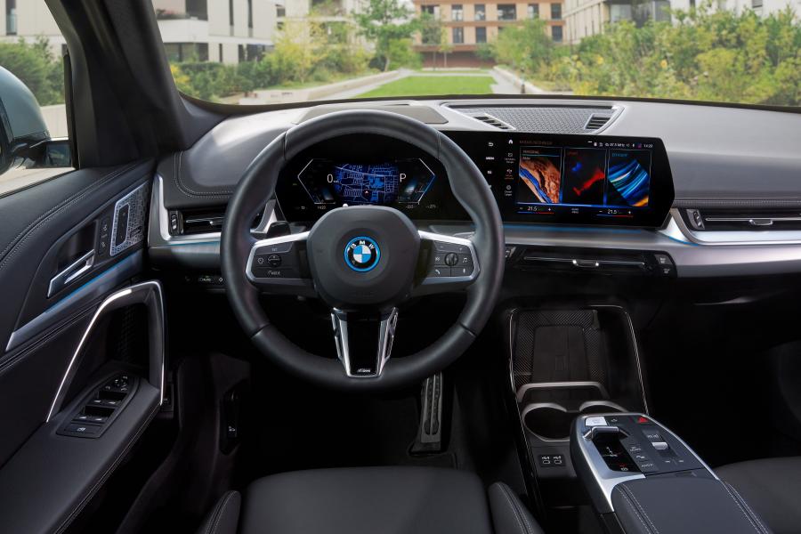 Панель приборов BMW iX1 2022 года  (фото 2 из 6)