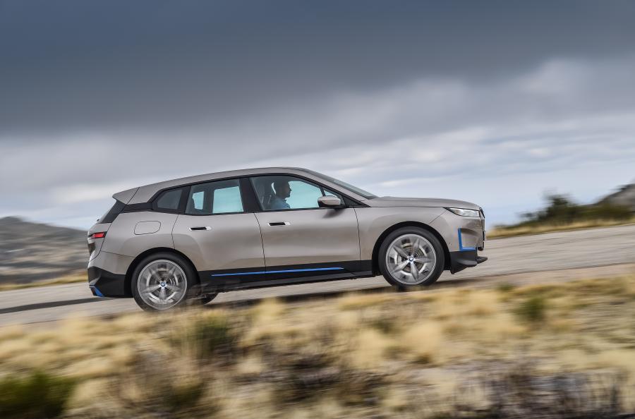  BMW iX xDrive50 2021 года  (WW) (фото 4 из 22)