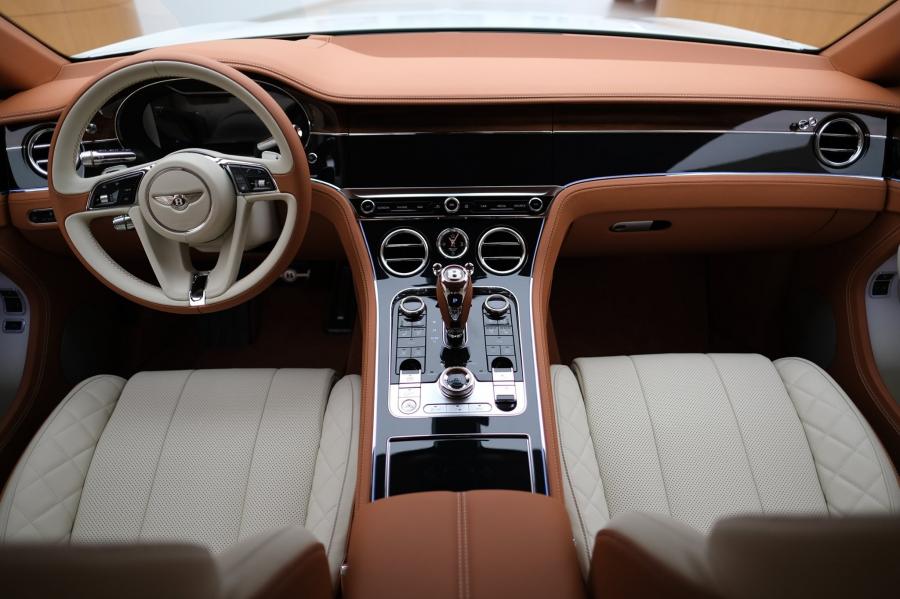 Bentley Continental салон 2019