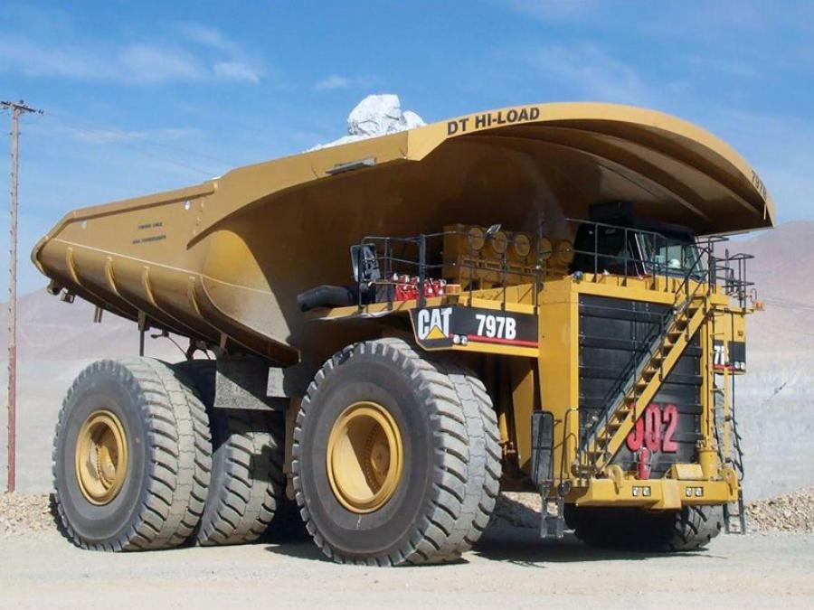 Карьерный самосвал Caterpillar 797f