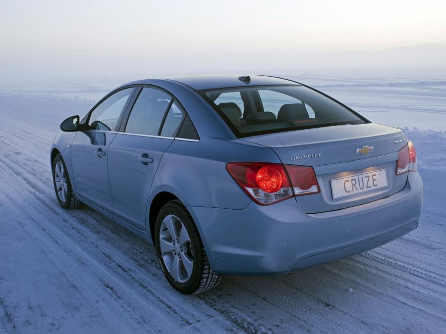 Chevrolet Cruze сзади 2009