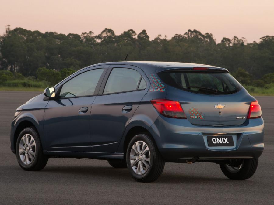 Chevrolet onix фото