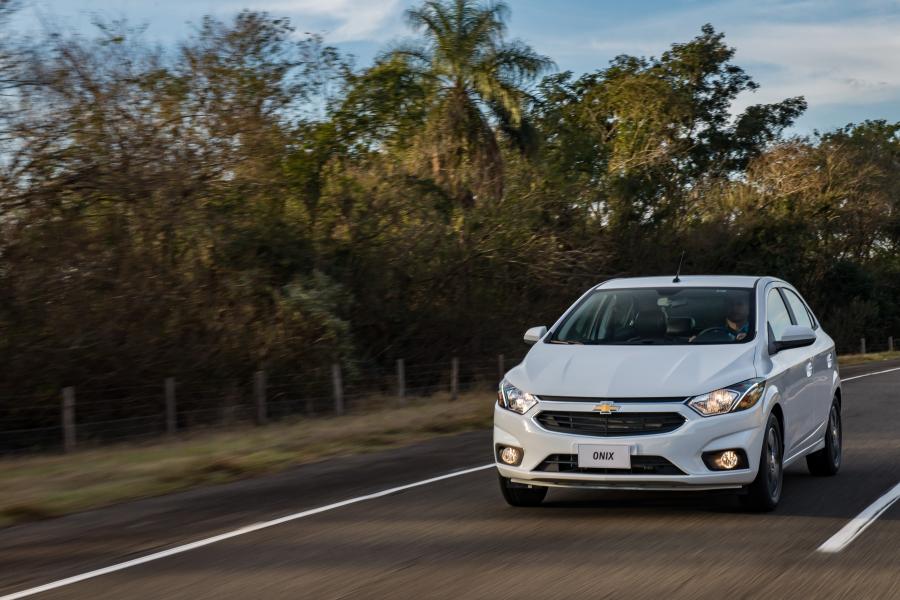 Chevrolet onix фото