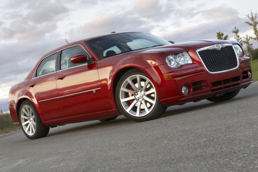 Chrysler 300c красный