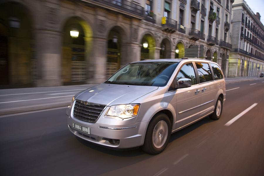 Grand car. Шевроле Гранд Вояджер. Крайслер Гранд Вояджер 2008 года. Американские Гранд Вояджер. Американский минивэн Крайслер.