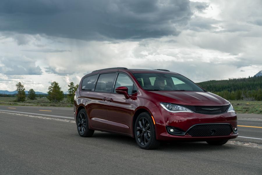 Chrysler Pacifica 2017 салон