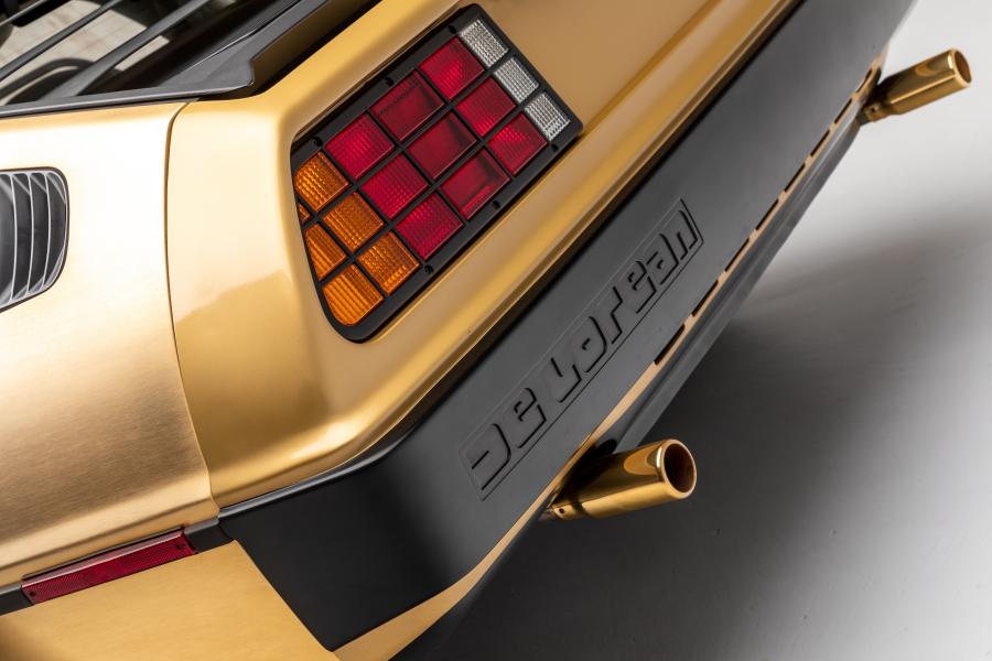 DELOREAN DMC 12 Goldplated